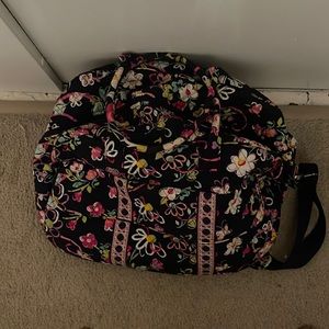 Verá Bradley baby weekend bag set. Comes with a XL tote